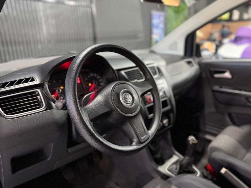 Volkswagen Fox 1.0 Mi 8V Total Flex 4P - foto 5