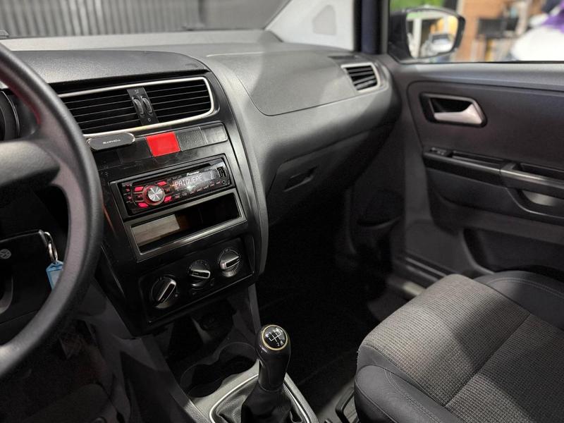Volkswagen Fox 1.0 Mi 8V Total Flex 4P - foto 6