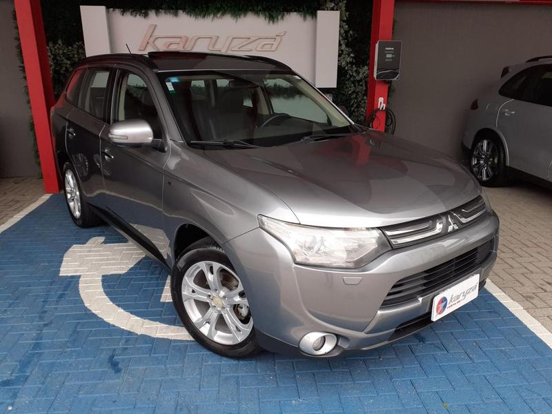 Mitsubishi Outlander 4X4 3.0 GT 240cv - foto 3