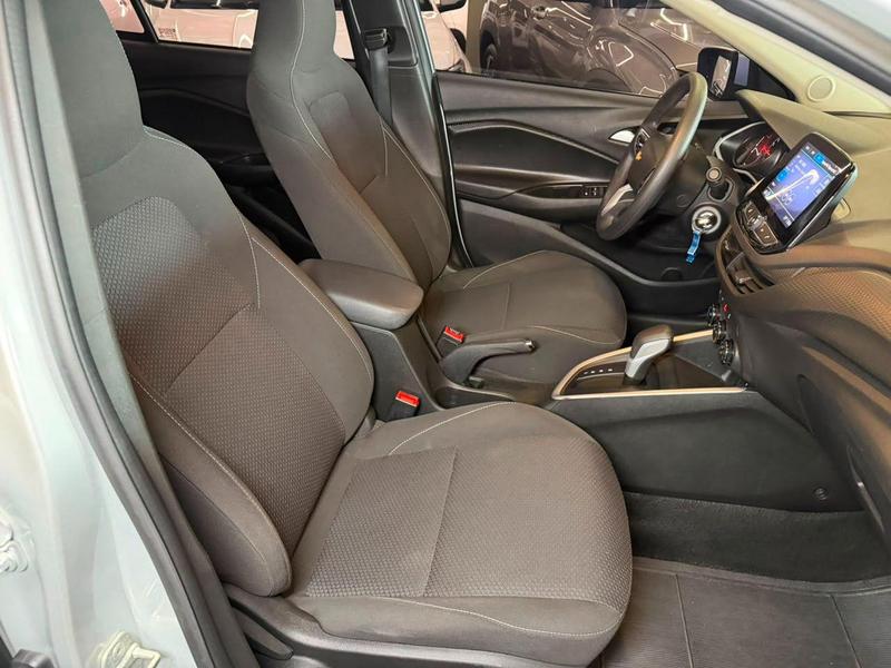 Chevrolet Onix Plus 10tat - foto 9