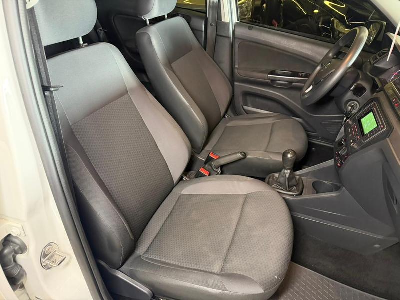 Volkswagen Voyage 16l - foto 11