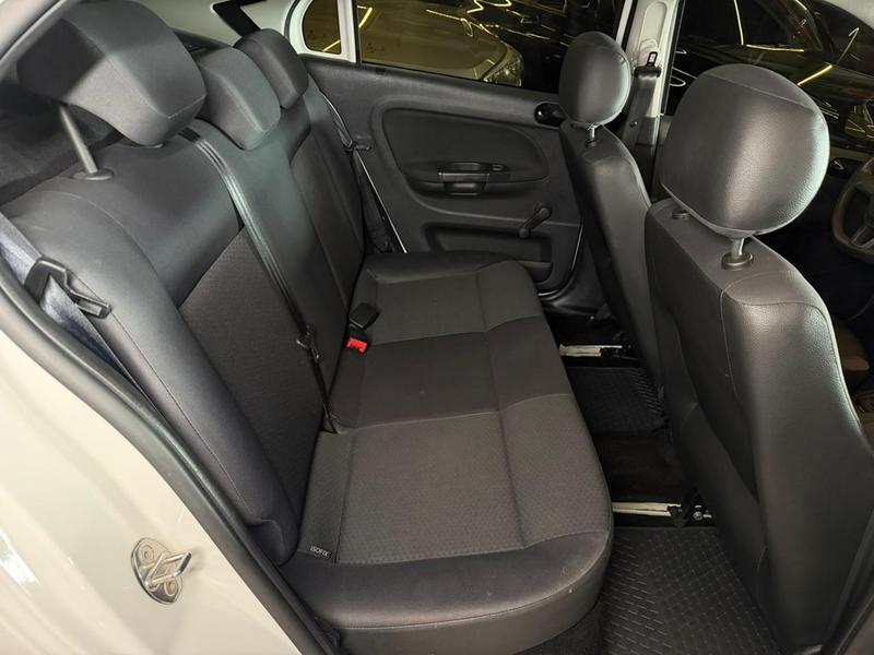 Volkswagen Voyage 16l - foto 9