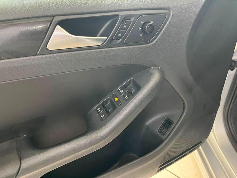 Volkswagen Jetta 2.0 - foto 14
