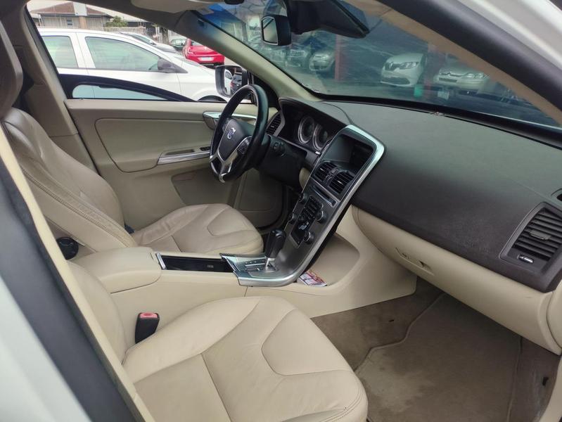 Volvo XC60 2.0 T5 Dyna - foto 2
