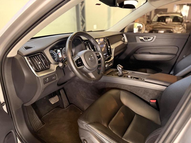 Volvo XC60 2.0 T5 Mom - foto 13