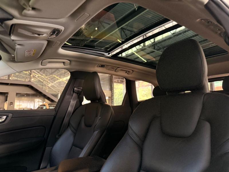 Volvo XC60 2.0 T5 Mom - foto 15