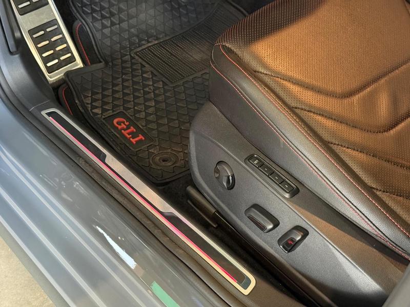Volkswagen Jetta GLi - foto 18