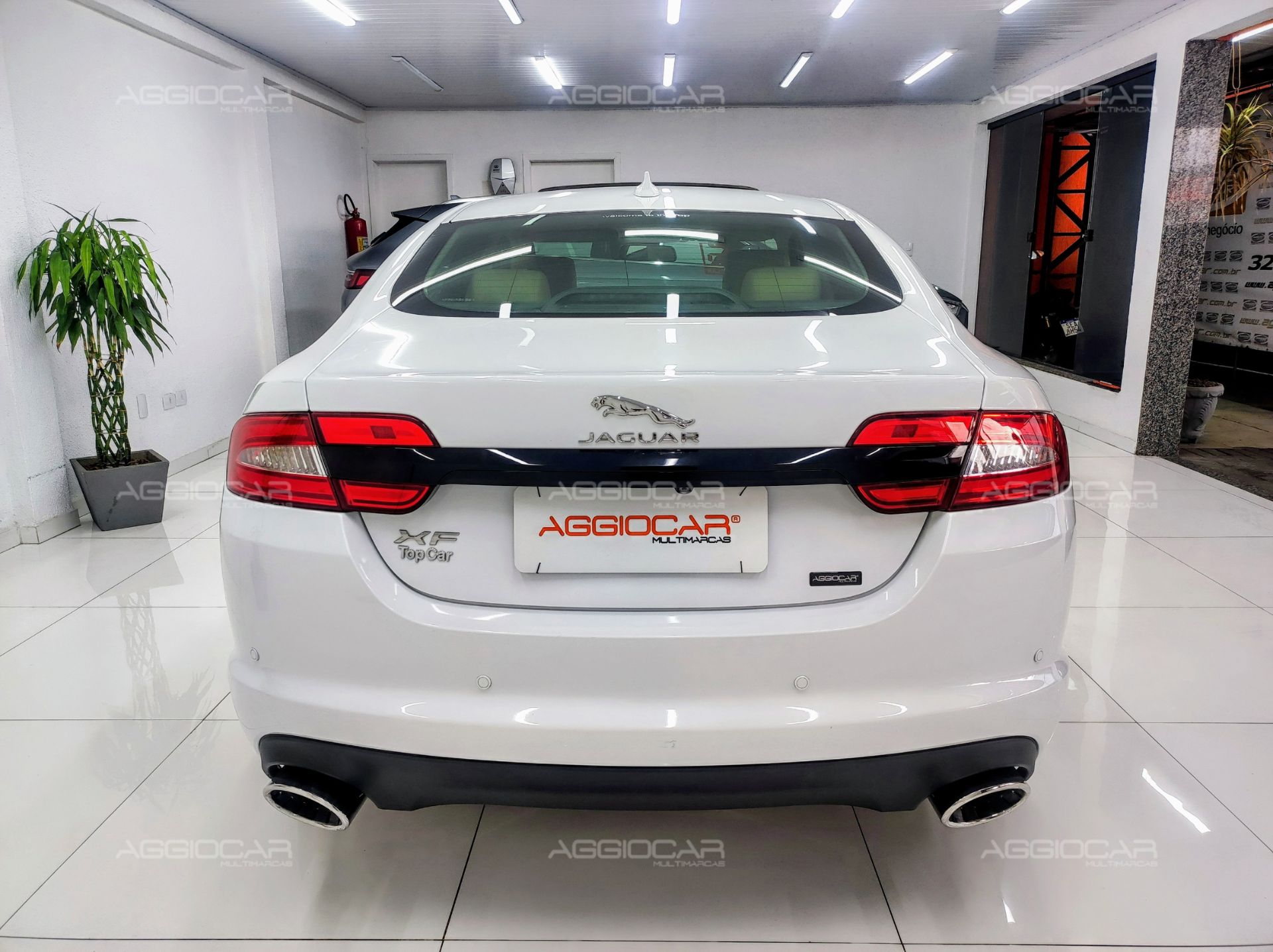 Jaguar XF     2015