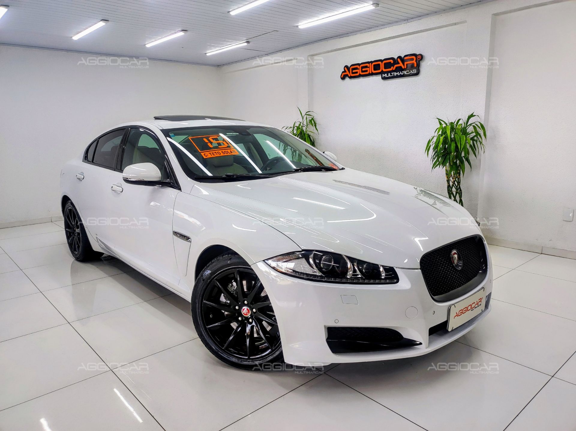 Jaguar XF     2015