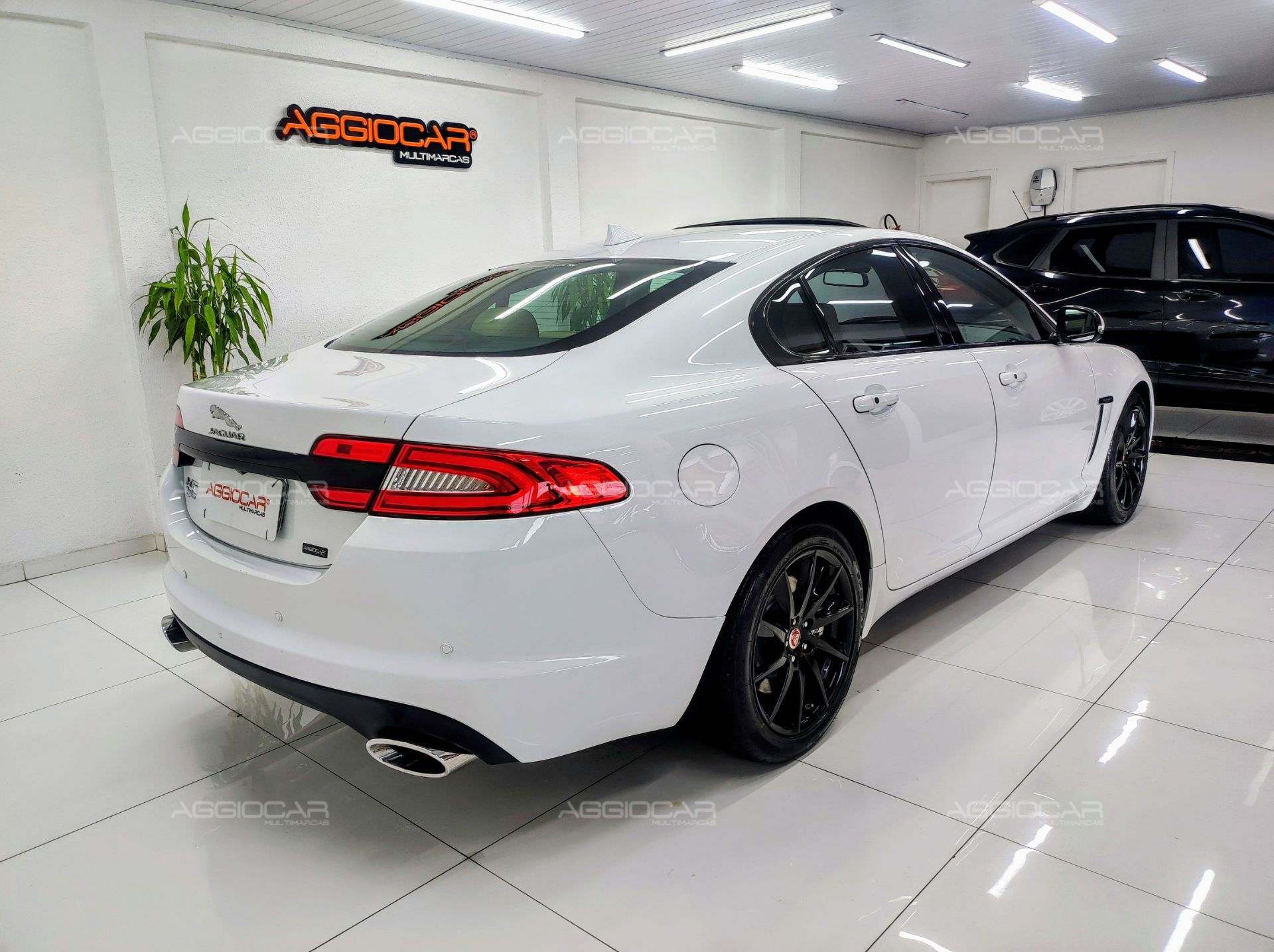 Jaguar XF     2015