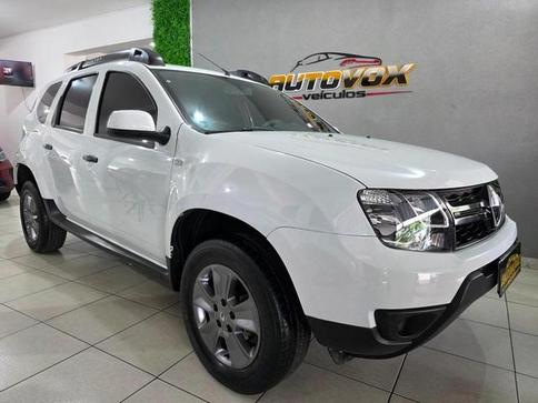 RENAULT DUSTER 16 A CVT