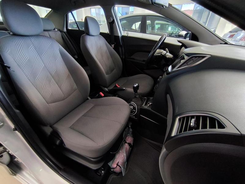 Hyundai HB20S Premium 1.6 Flex 16V Mec 4P - foto 17