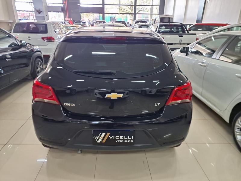 Chevrolet Onix Hatch LT 1.0 8V Flexpower 5P Mec. - foto 5
