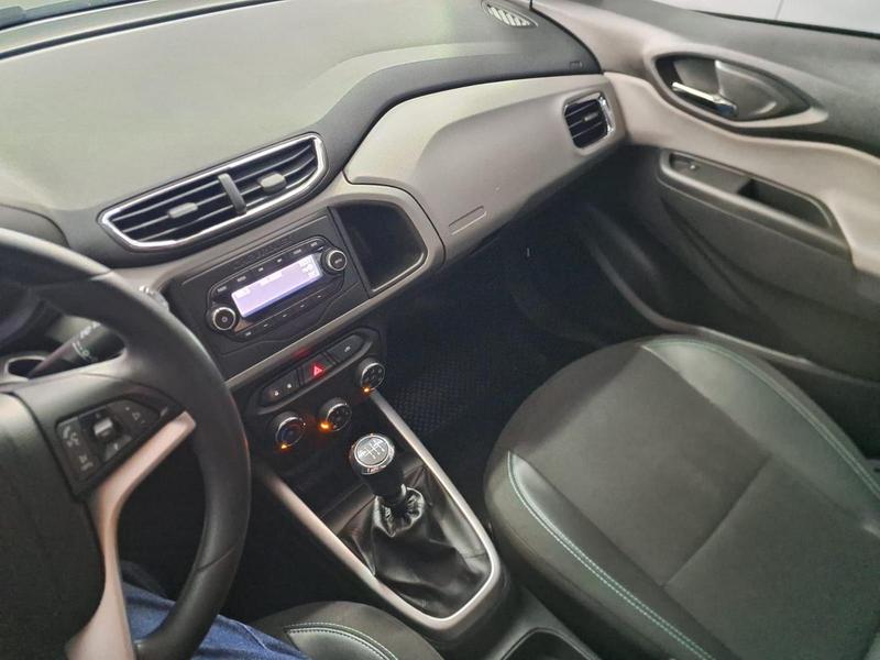 Chevrolet Onix Hatch LT 1.0 8V Flexpower 5P Mec. - foto 12