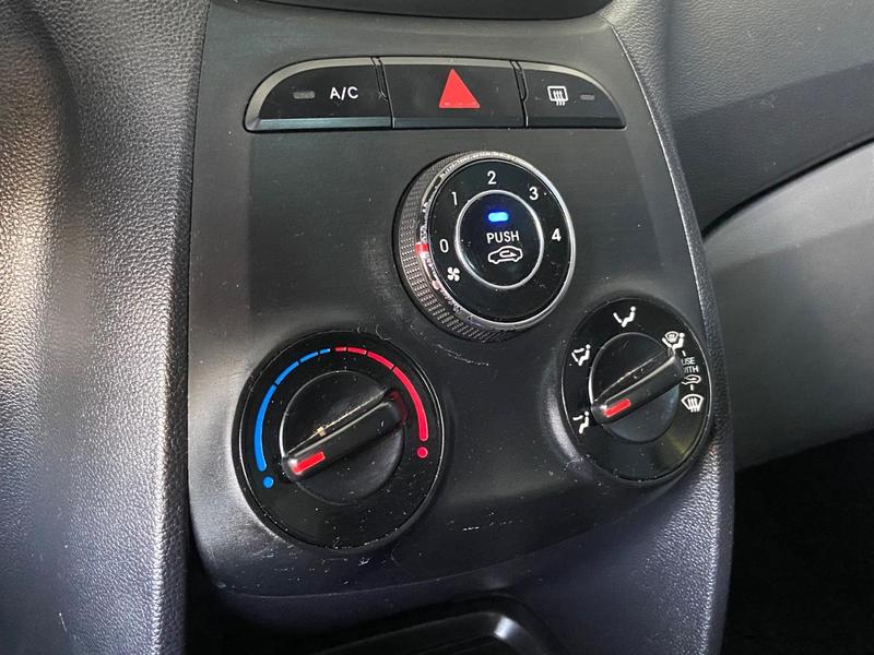 Hyundai HB20S Comfort Plus 1.6 16V Flex Automático - foto 17