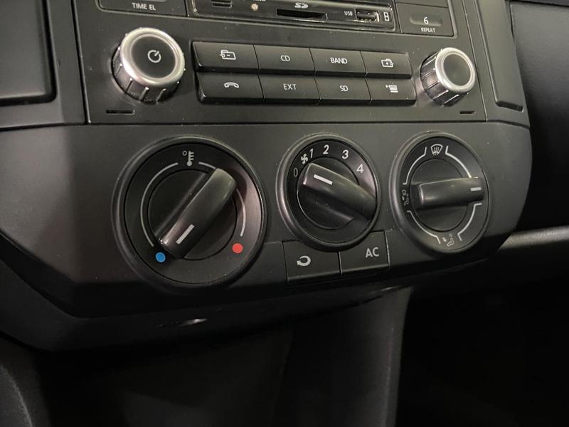 Volkswagen Polo Sedan 1.6 Mi Total Flex 8V 4P - foto 16