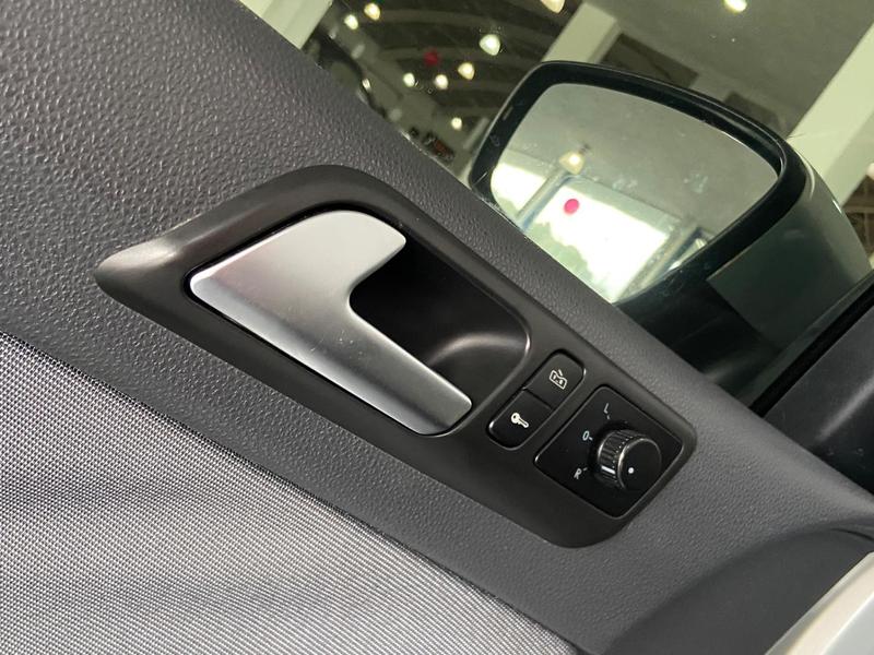 Volkswagen Polo Sedan 1.6 Mi Total Flex 8V 4P - foto 18