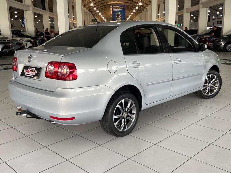 Volkswagen Polo Sedan 1.6 Mi Total Flex 8V 4P - foto 4