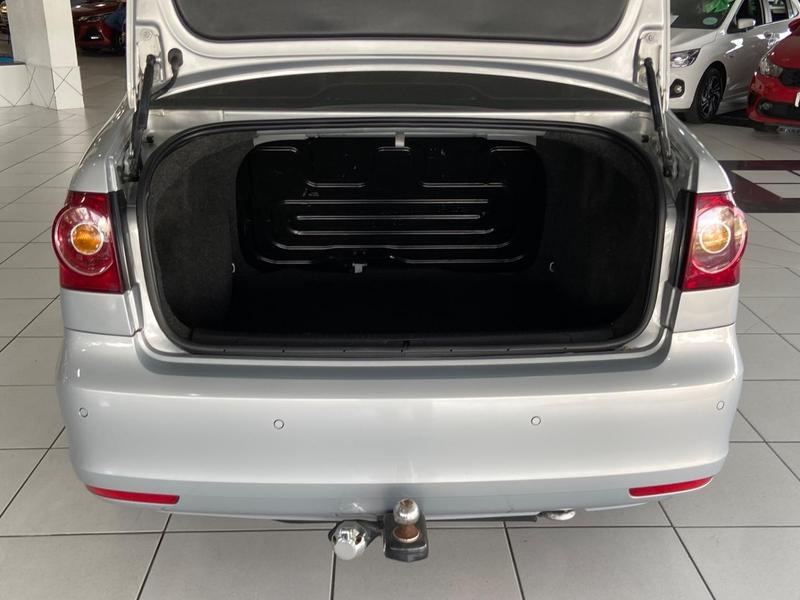 Volkswagen Polo Sedan 1.6 Mi Total Flex 8V 4P - foto 7