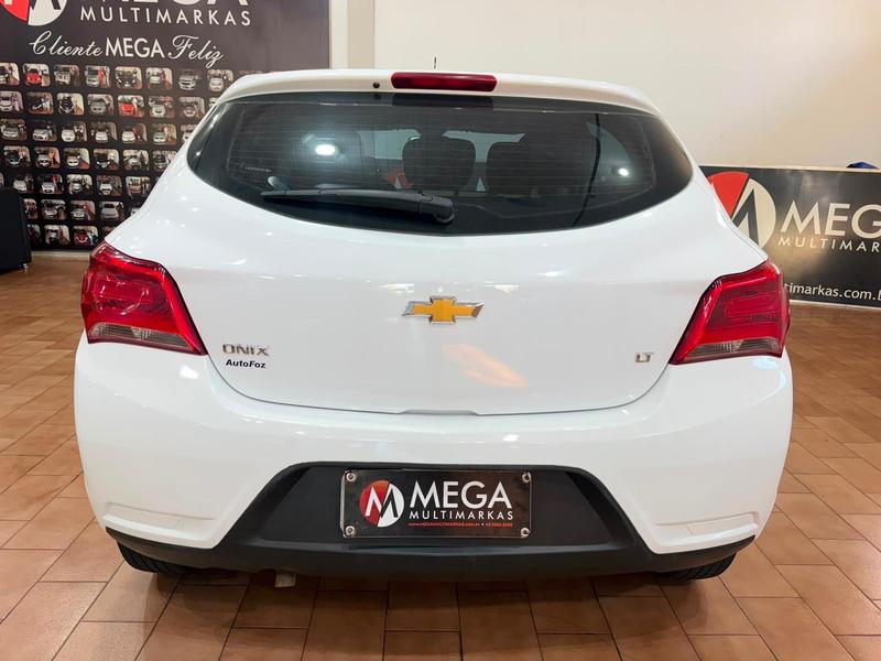 Chevrolet Onix Hatch LT 1.0 8V Flexpower 5P Mec. - foto 3