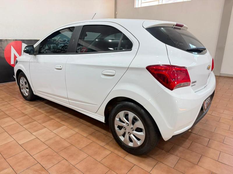 Chevrolet Onix Hatch LT 1.0 8V Flexpower 5P Mec. - foto 2
