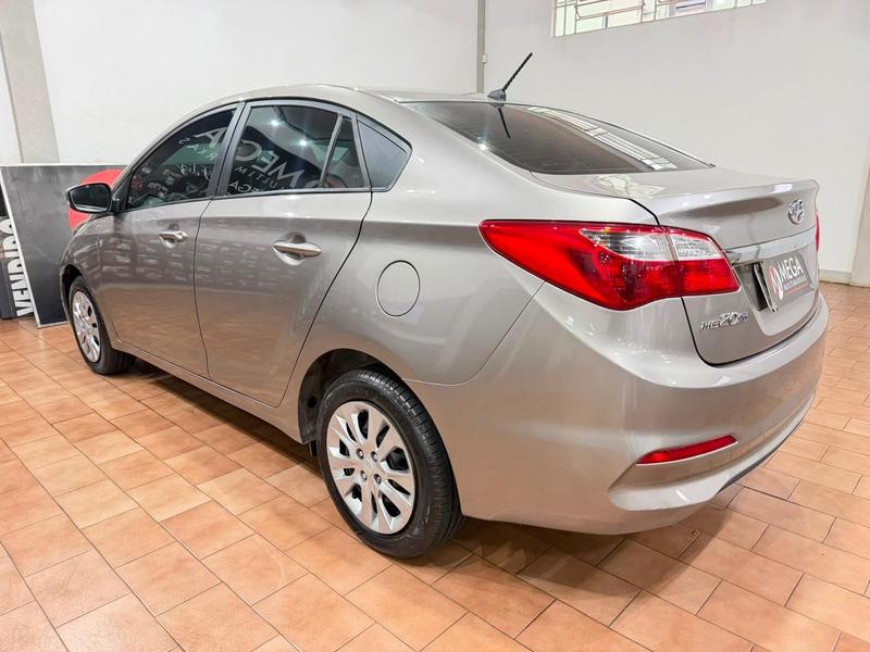 Hyundai HB20S 1.6 Comfort Plus 16V Flex 4P Manual - foto 2
