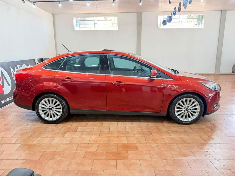 Ford Focus Bordô - foto 17
