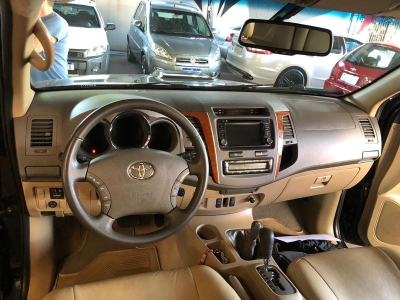 Toyota SW4 3.0 Srv 4X4 7 Lugares 16V Turbo Intercooler Diesel 4P Automático - foto 8
