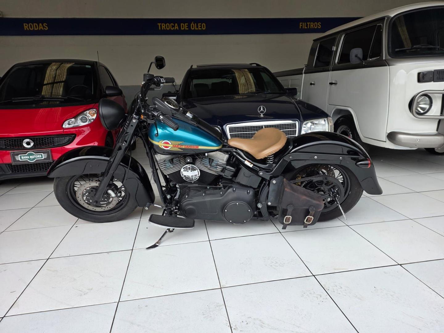 HARLEY-DAVIDSON SOFTAIL HERITAGE SPRINGER FLSTS