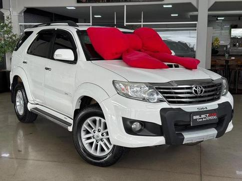 TOYOTA HILUX SW4 3.0 SRV 4X4 7 LUGARES 16V TURBO INTERCOOLER DIESEL 4P AUT