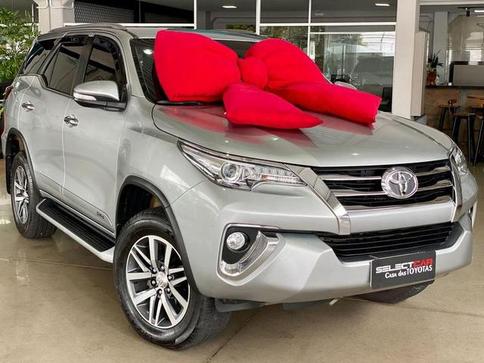 TOYOTA HILUX SW4 2.8 SRX 4X4 7 LUGARES