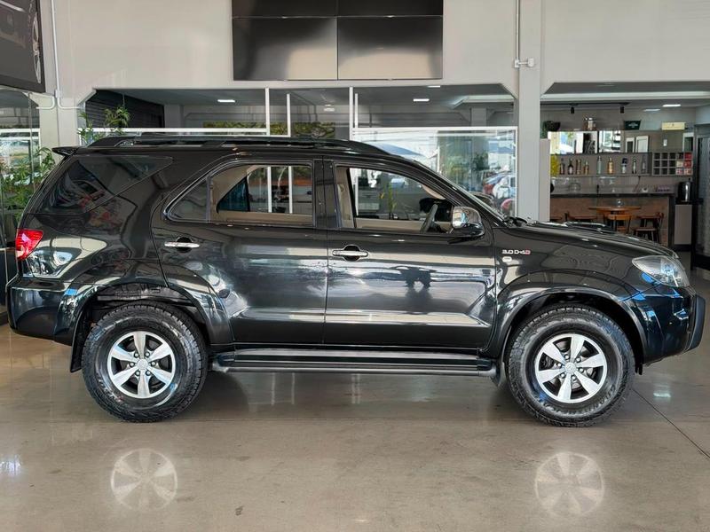 Toyota SW4 3.0 Srv 4X4 16V Turbo Intercooler Diesel 4P Automático - foto 4