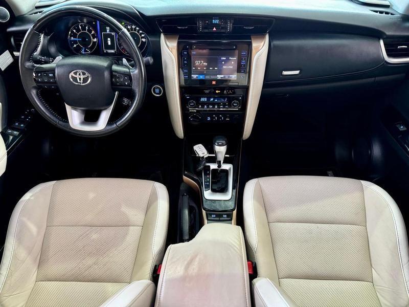 Toyota SW4 Diamond 28 Tb 4X4 Die Automático - foto 9