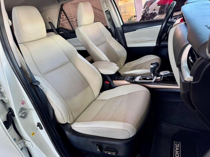 Toyota SW4 Diamond 28 Tb 4X4 Die Automático - foto 19