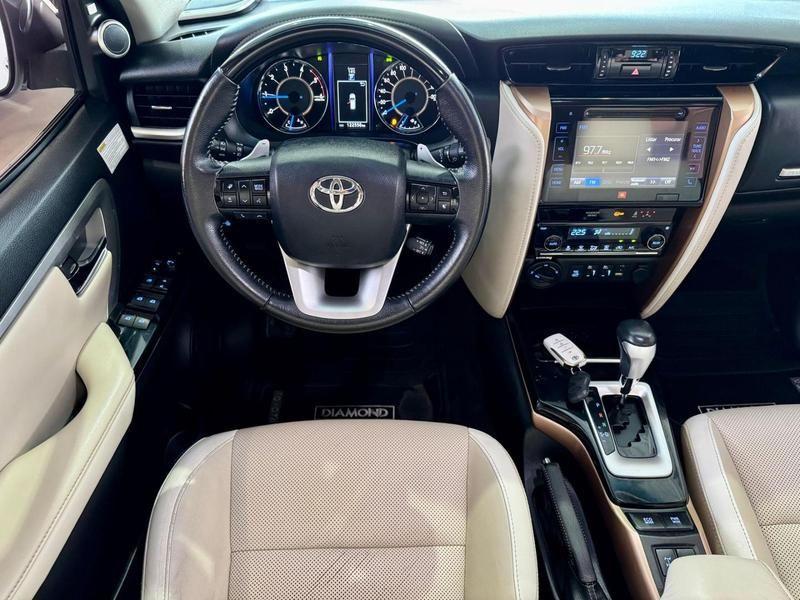 Toyota SW4 Diamond 28 Tb 4X4 Die Automático - foto 10