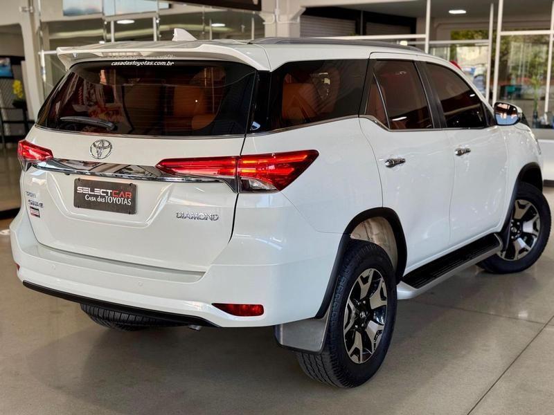 Toyota SW4 Diamond 28 Tb 4X4 Die Automático - foto 6