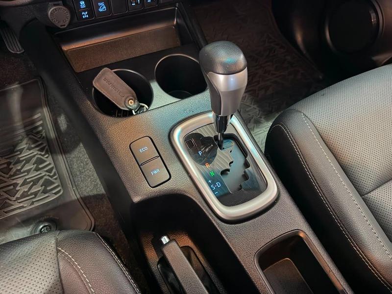 Toyota Hilux Cd Srx Plus 4X4 28 TDI Die Automático - foto 14