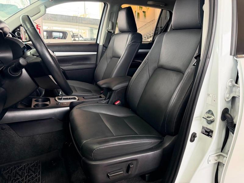 Toyota Hilux Cd Srx Plus 4X4 28 TDI Die Automático - foto 17