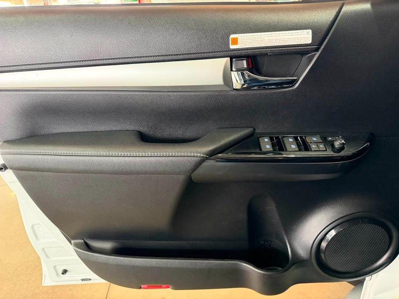 Toyota Hilux Cd Srx Plus 4X4 28 TDI Die Automático - foto 15