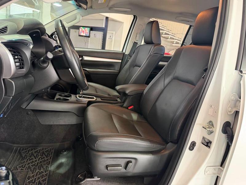 Toyota Hilux Cd Srx Plus 4X4 28 TDI Die Automático - foto 18
