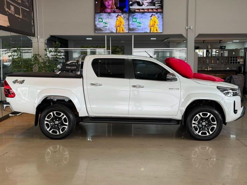 Toyota Hilux Cd Srx Plus 4X4 28 TDI Die Automático - foto 5