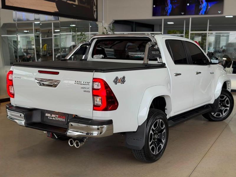 Toyota Hilux Cd Srx Plus 4X4 28 TDI Die Automático - foto 6