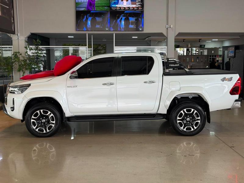 Toyota Hilux Cd Srx Plus 4X4 28 TDI Die Automático - foto 4