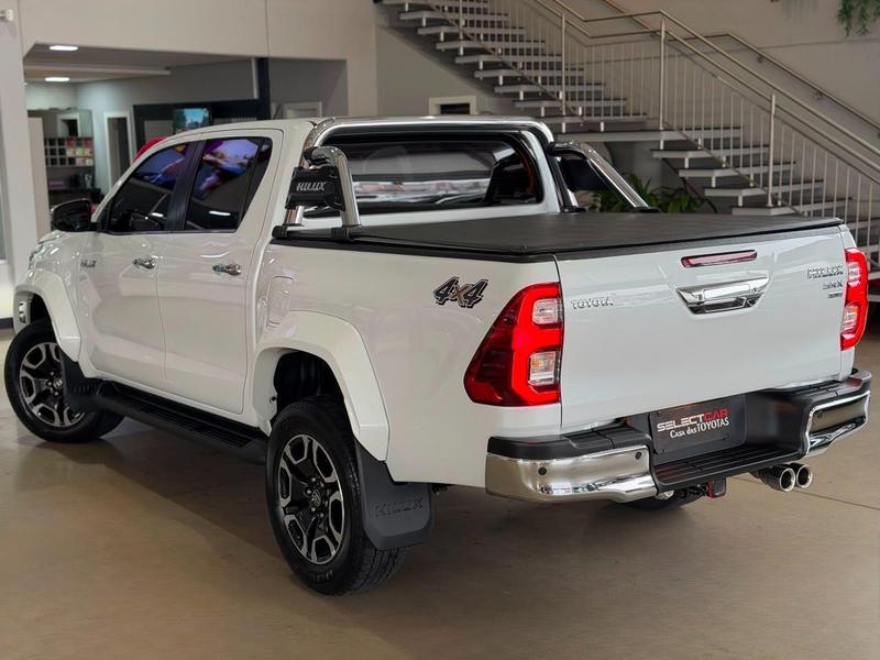 Toyota Hilux Cd Srx Plus 4X4 28 TDI Die Automático - foto 8