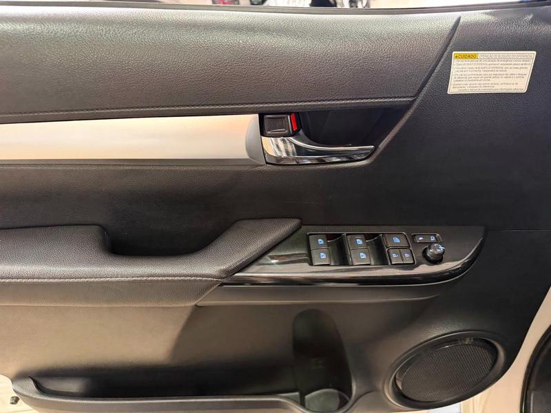 Toyota Hilux Cd Srx 4X4 28 TDI 16V Diesel Automático - foto 15