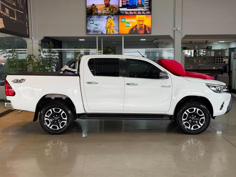 Toyota Hilux Cd Srx 4X4 28 TDI 16V Diesel Automático - foto 4
