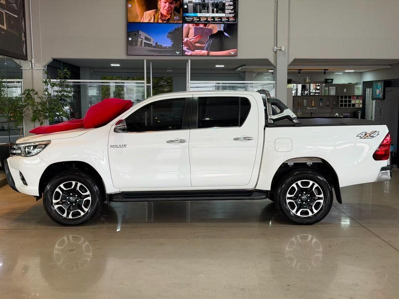 Toyota Hilux Cd Srx 4X4 28 TDI 16V Diesel Automático - foto 5