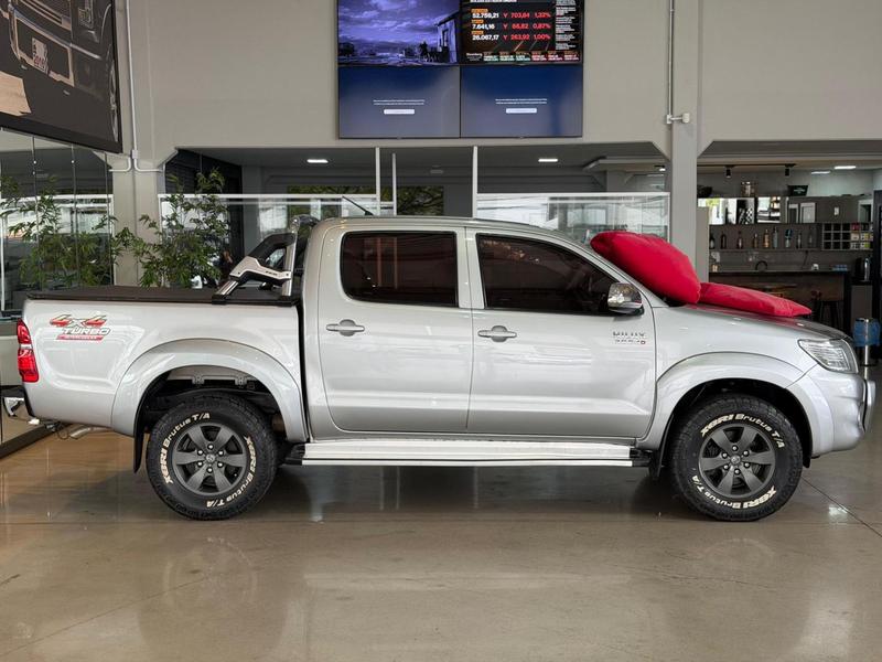 Toyota Hilux Cd Srv D4 D 4X4 3.0 TDI Diesel Automático - foto 4