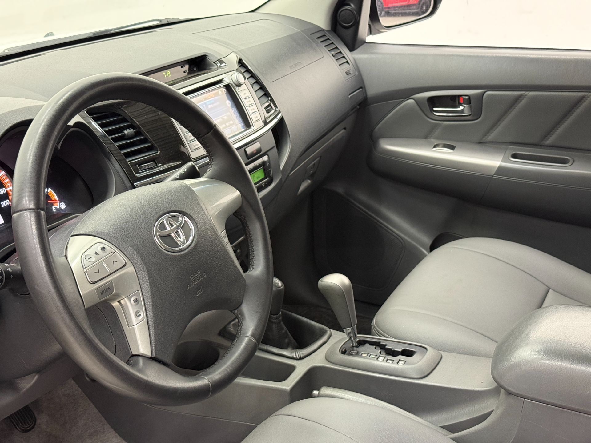 HILUX SRV 3.0 4X4 AUTOMATICA 2012