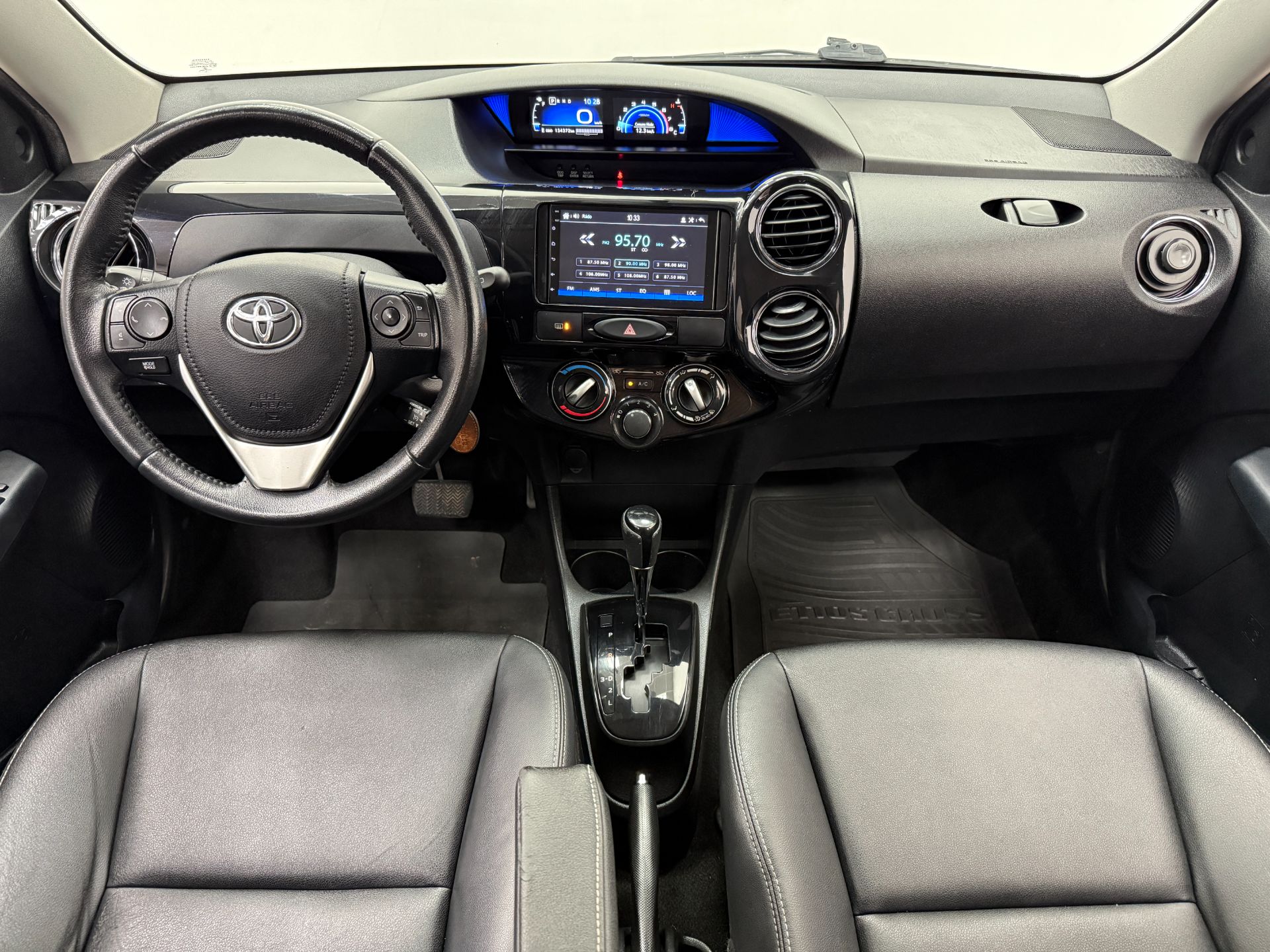 ETIOS CROSS 1.5 AT 2018